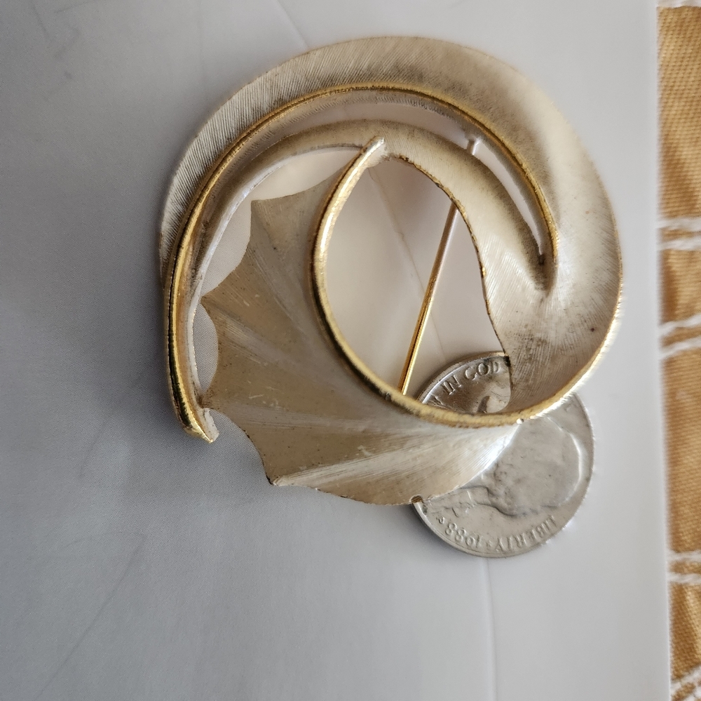 Brooch - Picture 3 of 5